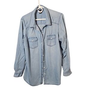 Torrid Light Denim Wash Shirt Size 2